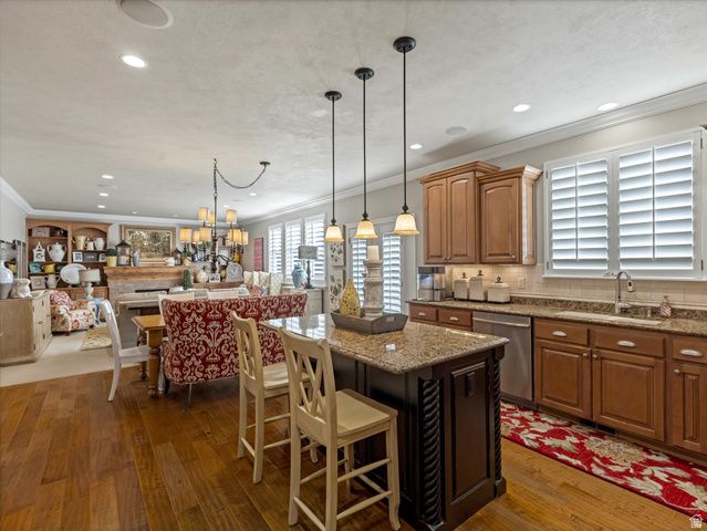 1074 E BLACK FOREST DR, Sandy, UT 84094