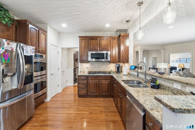 567 Inverness Court 567, Oxford, CT 06478