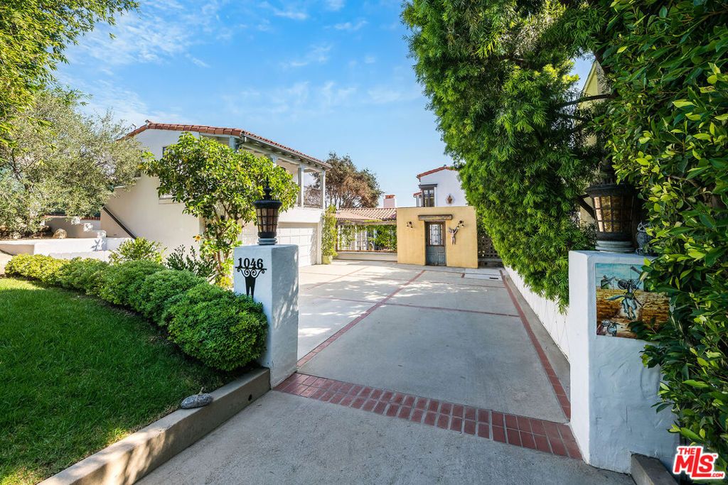 1046 Chautauqua Boulevard, Pacific Palisades, CA 90272