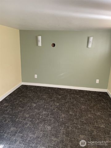 7043 17 Avenue NW, Seattle, WA 98117