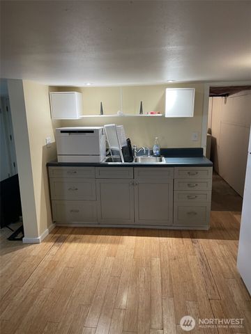 7043 17 Avenue NW, Seattle, WA 98117