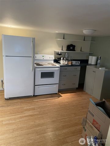 7043 17 Avenue NW, Seattle, WA 98117