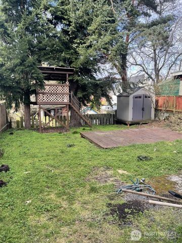 7043 17 Avenue NW, Seattle, WA 98117