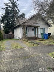 7043 17 Avenue NW, Seattle, WA 98117