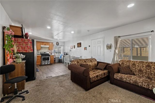 285 FLORENCE LANE, Bakersfield, CA 93308