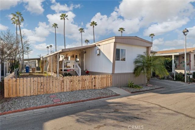 285 FLORENCE LANE, Bakersfield, CA 93308