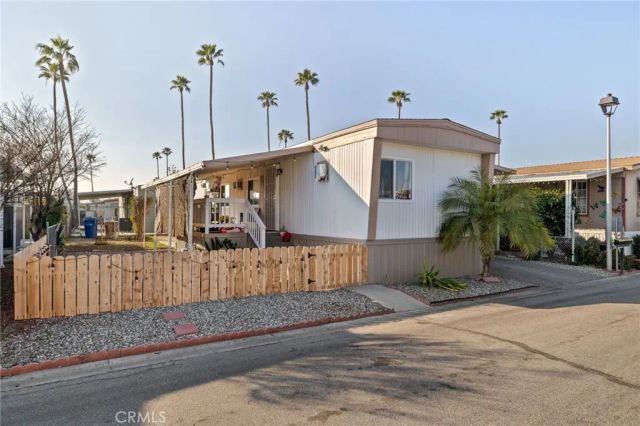 285 FLORENCE LANE, Bakersfield, CA 93308