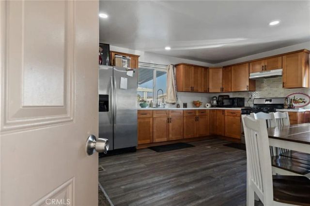 285 FLORENCE LANE, Bakersfield, CA 93308