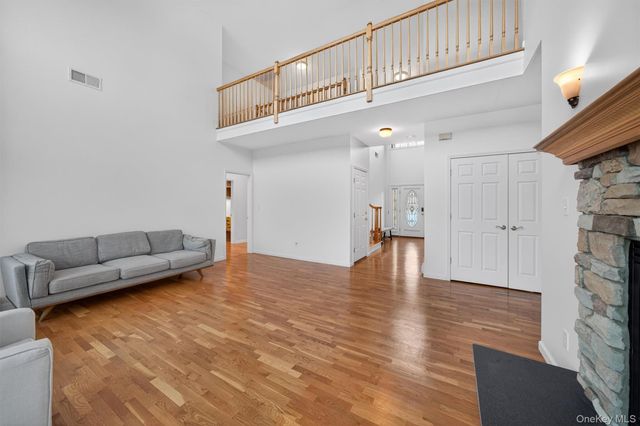 5 Prestwick Drive, Monroe, NY 10950