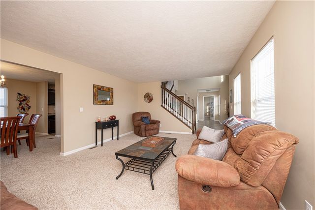 111 Naughton Cir, Forward Twp, PA 16033