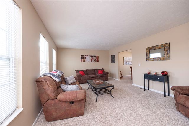 111 Naughton Cir, Forward Twp, PA 16033