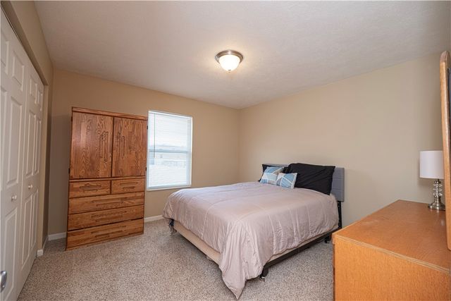 111 Naughton Cir, Forward Twp, PA 16033