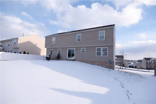 111 Naughton Cir, Forward Twp, PA 16033