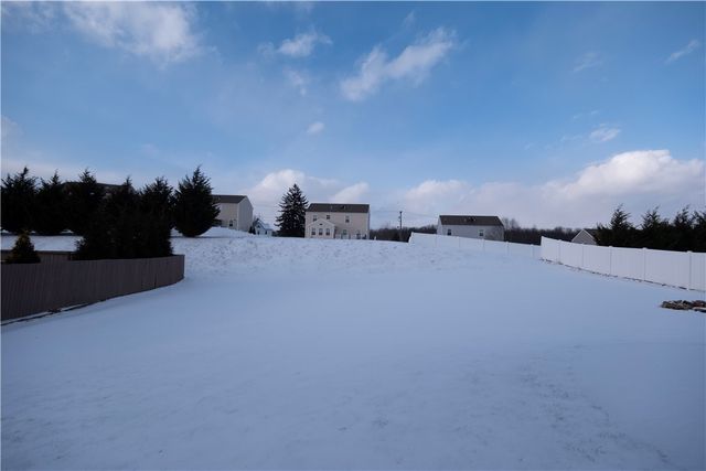 111 Naughton Cir, Forward Twp, PA 16033