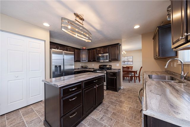 111 Naughton Cir, Forward Twp, PA 16033