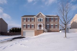 111 Naughton Cir, Forward Twp, PA 16033