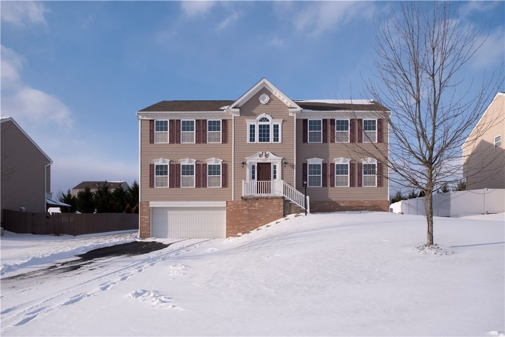 111 Naughton Cir, Forward Twp, PA 16033
