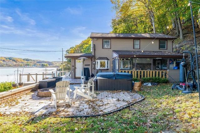266 Bay Front Ln S, Irondequoit, NY 14609