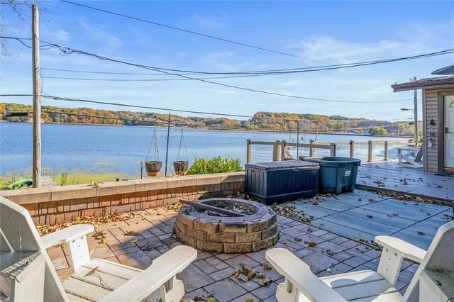 266 Bay Front Ln S, Irondequoit, NY 14609