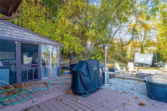 266 Bay Front Ln S, Irondequoit, NY 14609