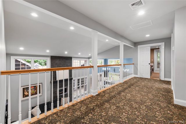 40 Coves Run, Syosset, NY 11791