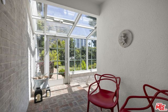 850 Birchwood Drive, Los Angeles, CA 90024