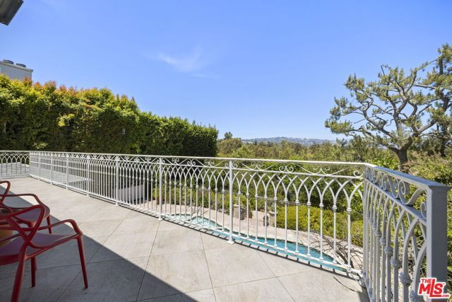 850 Birchwood Drive, Los Angeles, CA 90024