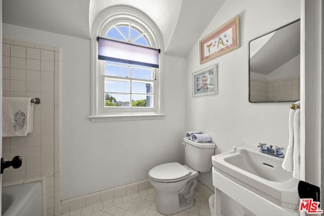 850 Birchwood Drive, Los Angeles, CA 90024