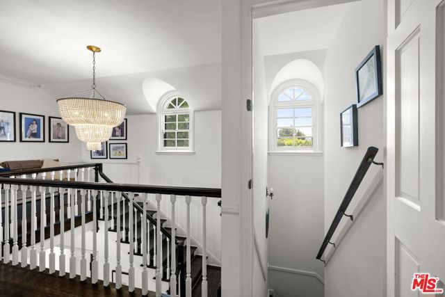 850 Birchwood Drive, Los Angeles, CA 90024