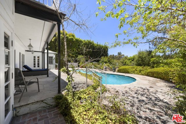 850 Birchwood Drive, Los Angeles, CA 90024