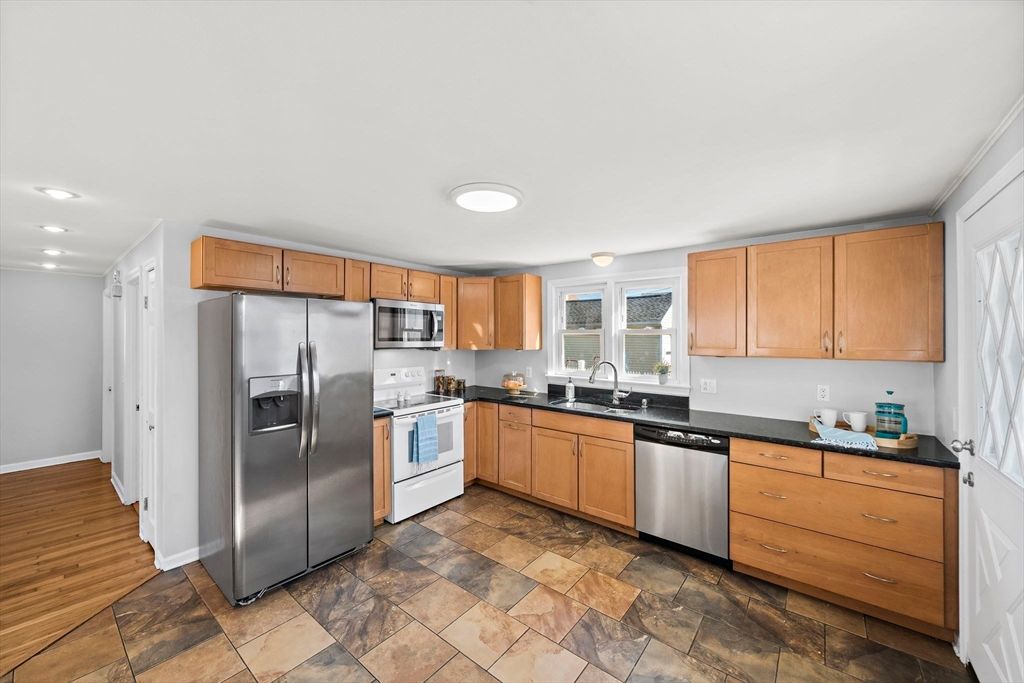 32 Mason Street, Peabody, MA 01960