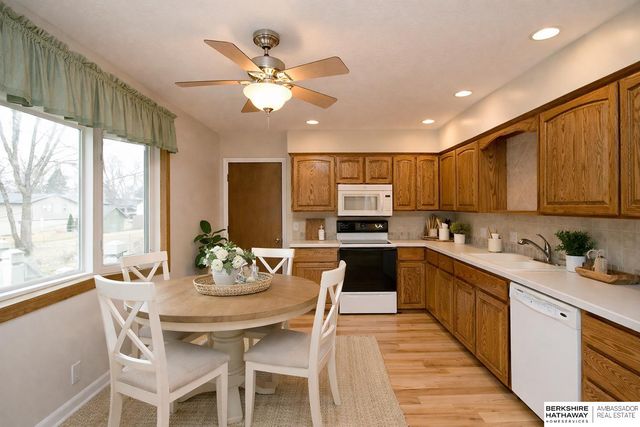 1113 Hackney Drive, Papillion, NE 68046