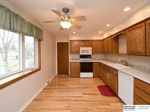 1113 Hackney Drive, Papillion, NE 68046