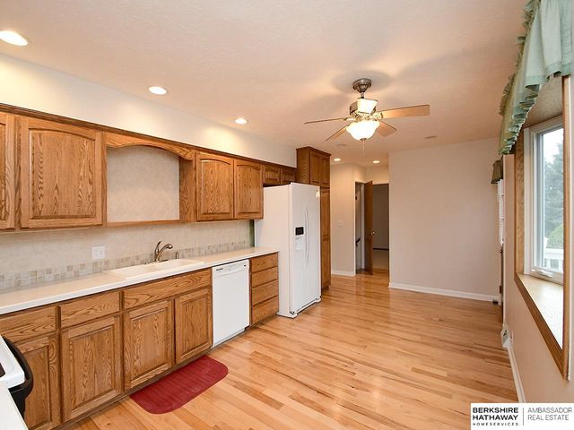 1113 Hackney Drive, Papillion, NE 68046