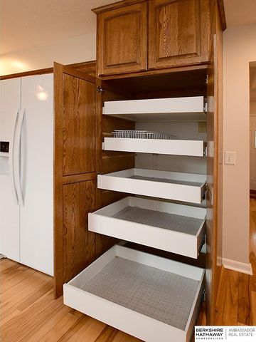 1113 Hackney Drive, Papillion, NE 68046