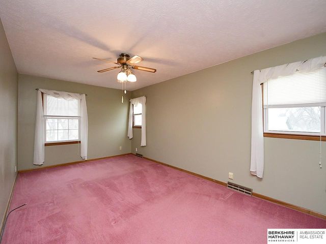 1113 Hackney Drive, Papillion, NE 68046