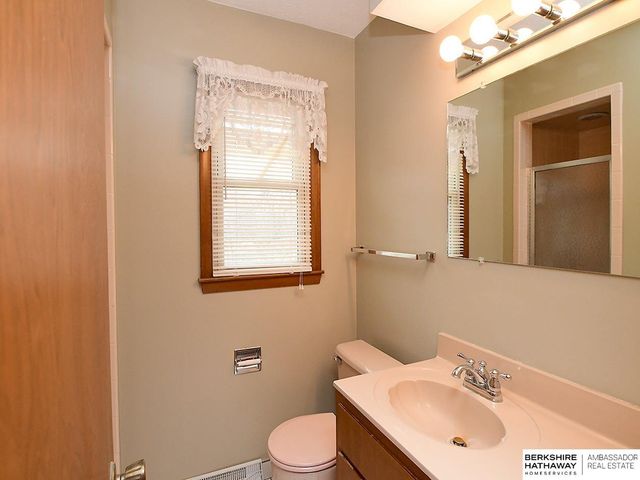 1113 Hackney Drive, Papillion, NE 68046