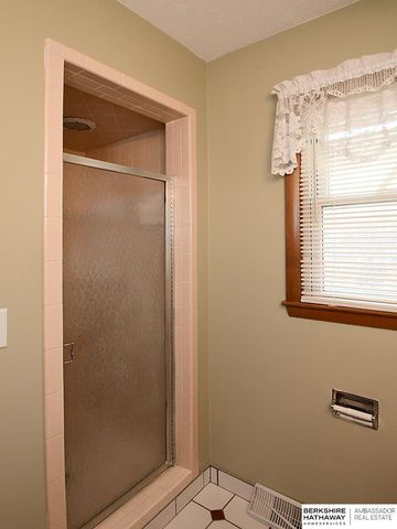 1113 Hackney Drive, Papillion, NE 68046