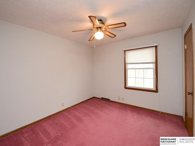 1113 Hackney Drive, Papillion, NE 68046