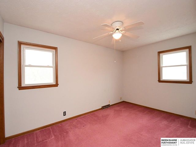 1113 Hackney Drive, Papillion, NE 68046