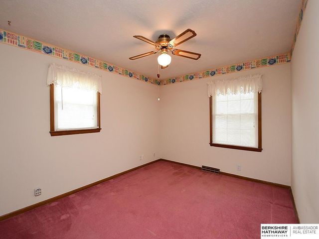 1113 Hackney Drive, Papillion, NE 68046