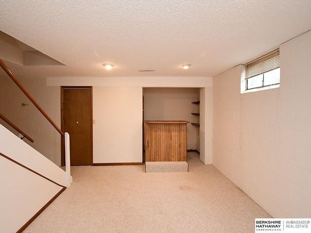 1113 Hackney Drive, Papillion, NE 68046