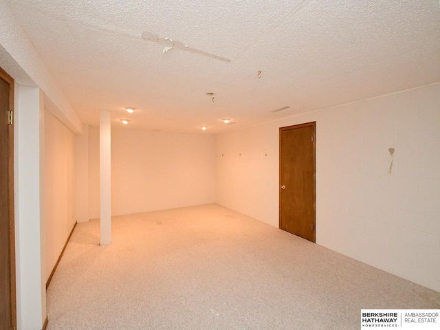 1113 Hackney Drive, Papillion, NE 68046