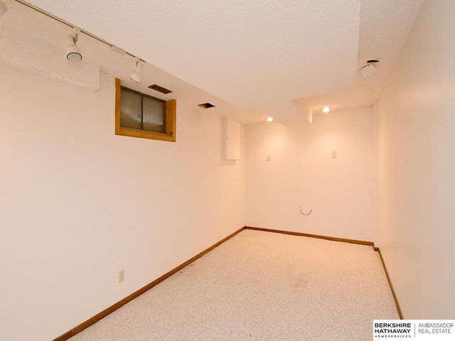 1113 Hackney Drive, Papillion, NE 68046