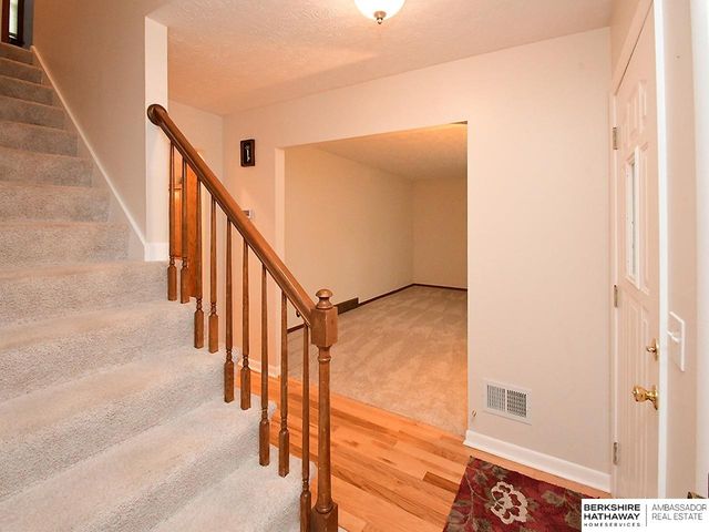 1113 Hackney Drive, Papillion, NE 68046