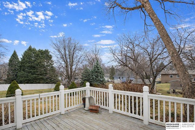 1113 Hackney Drive, Papillion, NE 68046