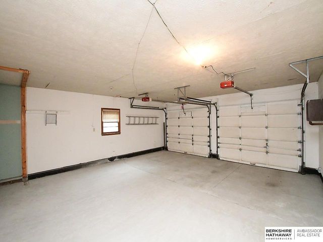 1113 Hackney Drive, Papillion, NE 68046