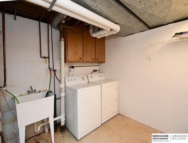 1113 Hackney Drive, Papillion, NE 68046