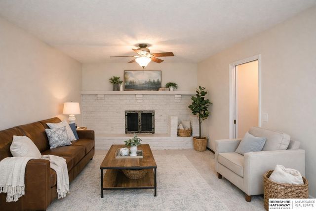 1113 Hackney Drive, Papillion, NE 68046