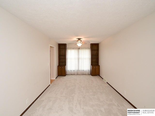 1113 Hackney Drive, Papillion, NE 68046